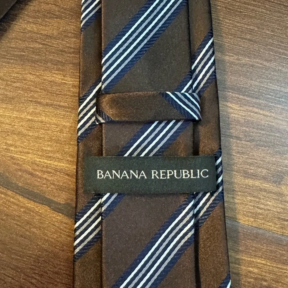 BANANA REPUBLIC 100% Silk Brown Striped Repp Necktie